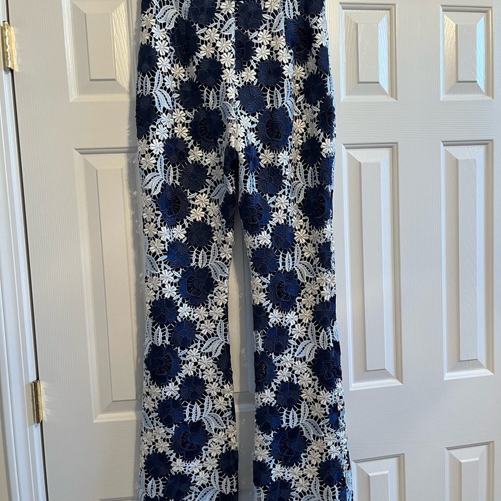 NWT FASHION NOVA SUIT. FLORAL LACE KAELIE BLAZER AND PANT SUIT. MEDIUM SOLD OUT - Picture 3 of 12